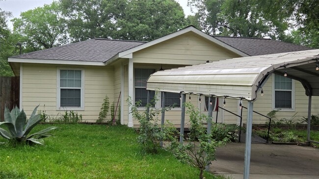 Building Photo - 10635 Royal Cavins Dr