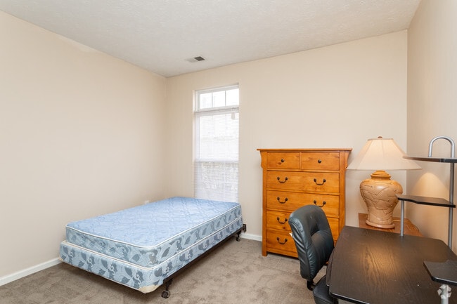 3BR, 3BA - 1,403 SF