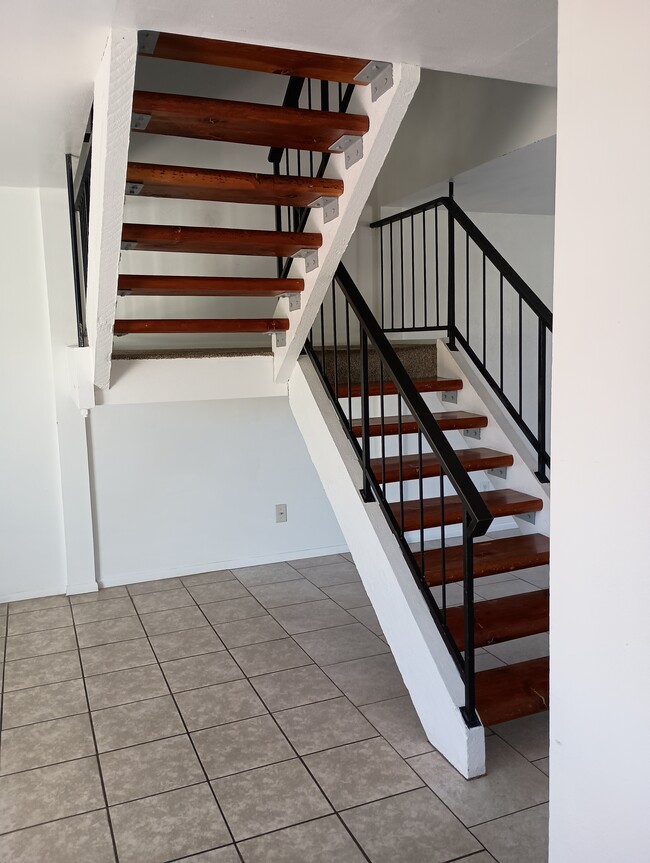 Photo - 2046 W Hazelwood Pky