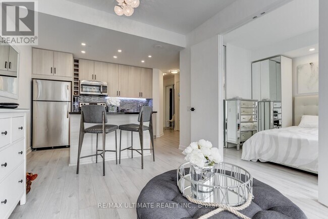 Photo - 85 Bloor St E Unit 1814