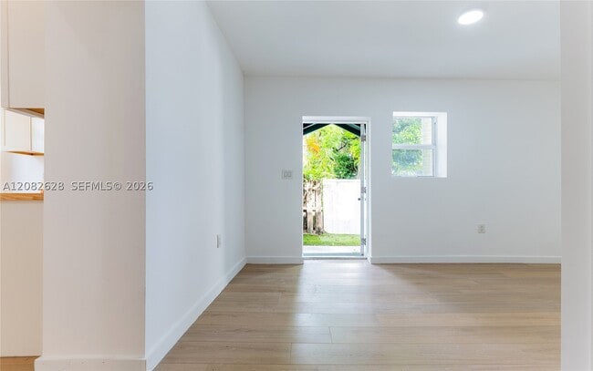 Photo - 709 SW 4th St Unit 3