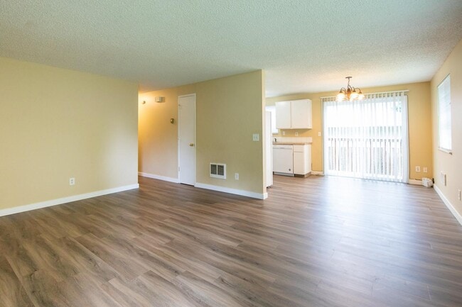 Building Photo - 3542 NE Division St Rental