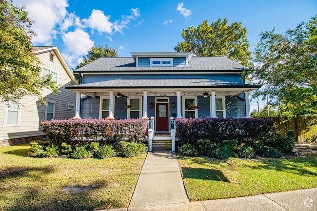 Building Photo - Stunning 3 Bedroom, 2.5 Bath in Historic E... Rental