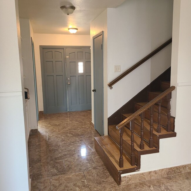Photo - Spacious 3 BR+study/2.5 bath end-unit townhome w/balcony & patio!
