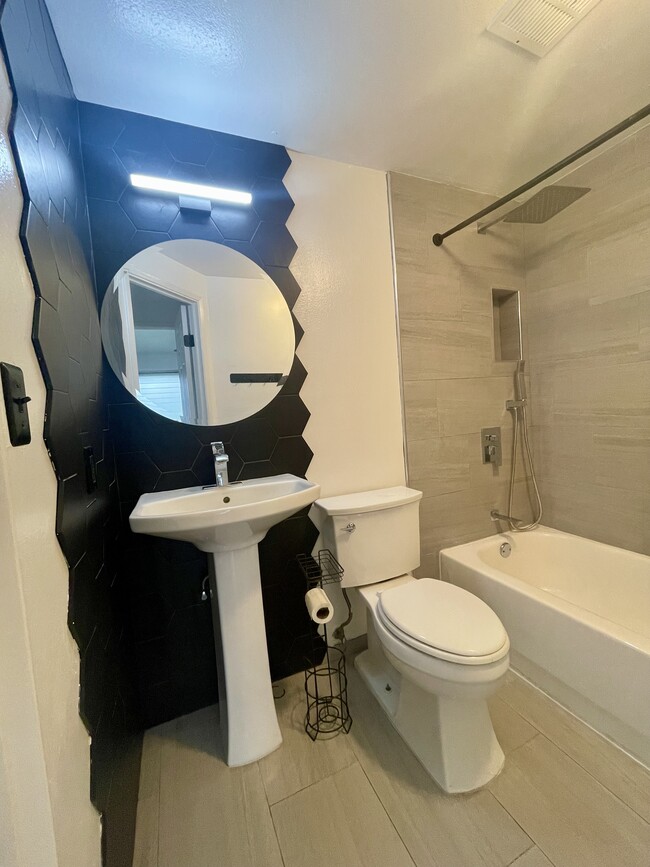 Photo - 925-925 North Rd