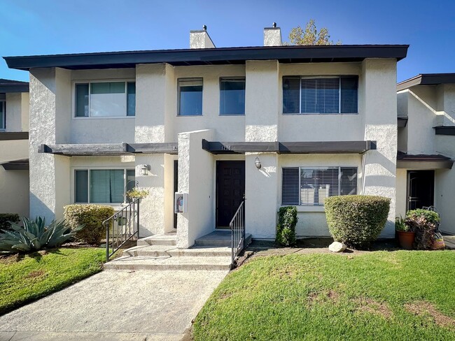 Building Photo - JUST REMODELED! Great Floor Plan! 2 Bedroom 2 Bathroom Townhome FOR RENT!