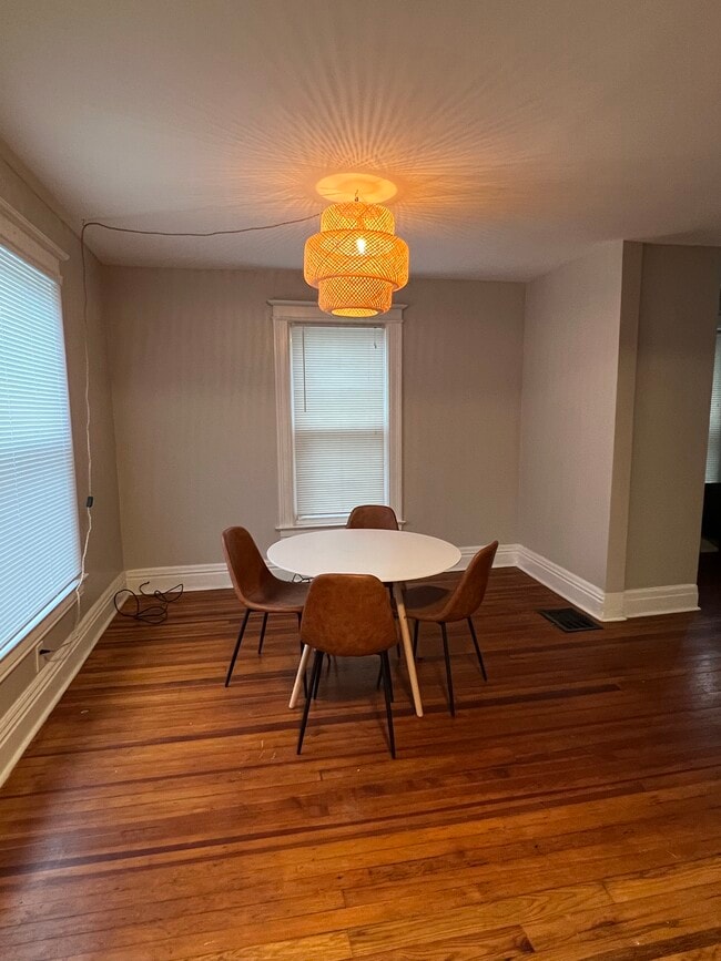 Photo - 126 Barton St