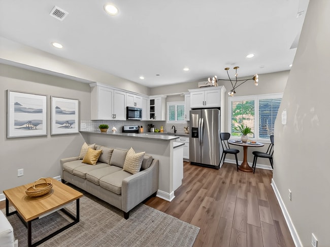 Building Photo - 2013 Raymond Ave Unit 2013 Raymond Ave-3B3B
