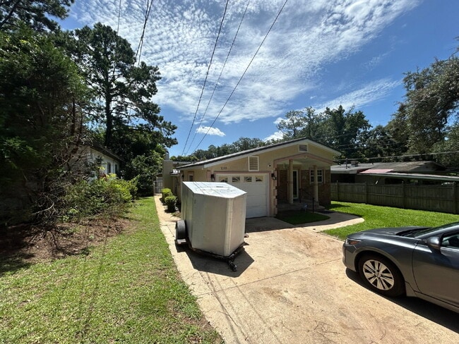 Building Photo - 1103 Calloway St