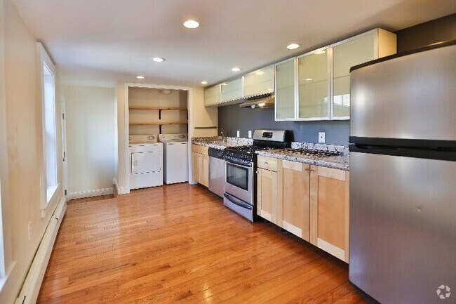 Building Photo - 82 Bremen St Unit 2 Rental