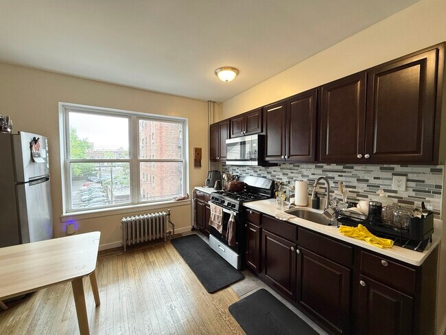 Building Photo - 160 Vroom St Unit 38