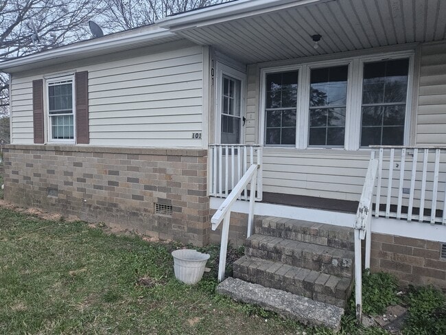 Photo - 101 Sibbie Ct