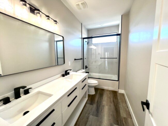 Photo - 2537 E Southgate Ave Unit #1