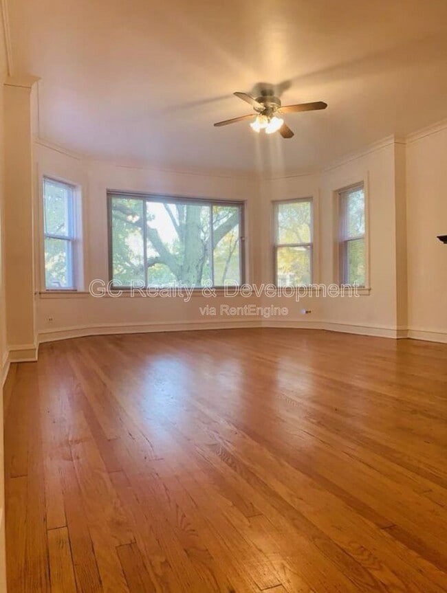 Photo - 6316 N Rockwell St Unit 2