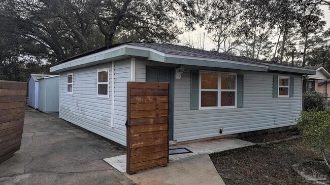 Photo - 1010 Hawthorn Dr