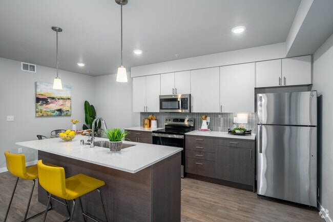 1BR, 1BA - 713SF - Kitchen