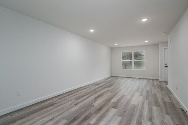 Photo - 3BR Townhome in Hickory – $1000 OFF of fir...