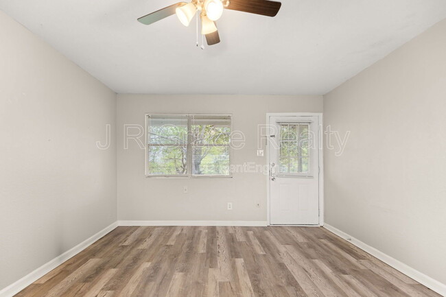 Photo - 4404 Pecan Ln