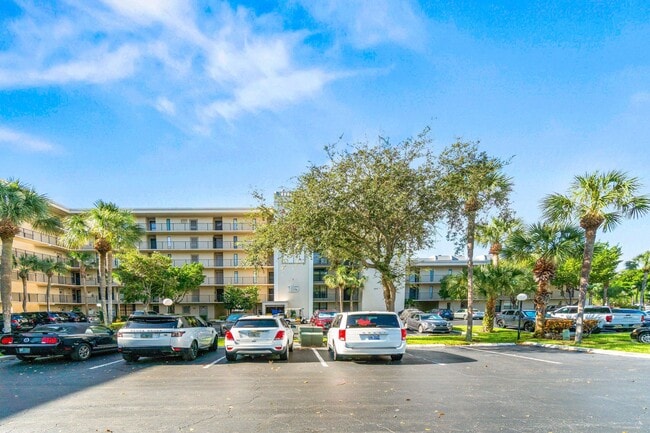Building Photo - 15 Royal Palm Way Unit 6040
