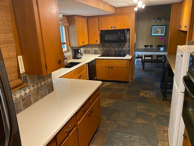 Photo - 513 W Oak Dr