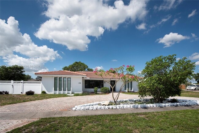 Photo - 4700 McKinley St