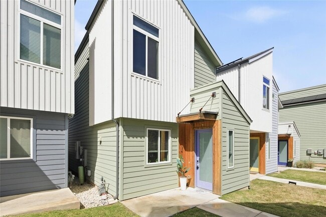 Photo - 814 N Bluff Dr