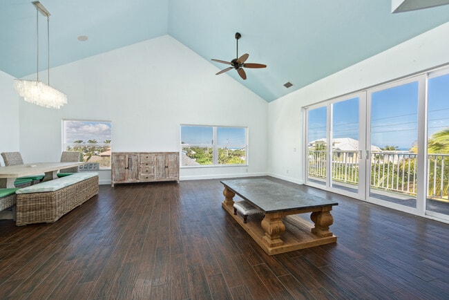 sala de estar principal - 5064 S Highway A1A Unidad Across from the beach