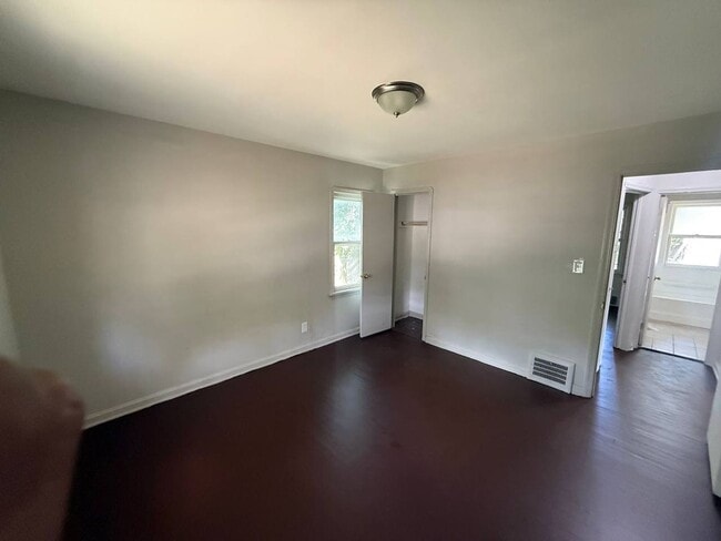 Photo - 3-Bedroom Cozy Colonial House