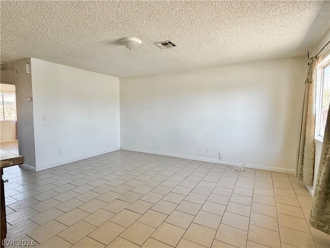 Photo - 3717 Lillis Ave