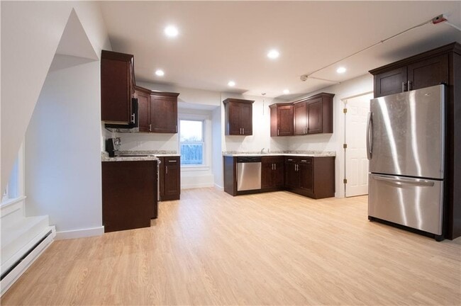 Building Photo - 5 Pleasant St Unit 5 Rental