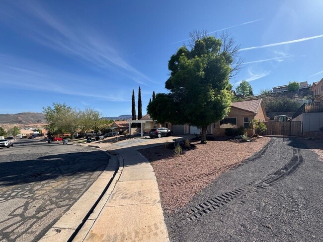 Photo - Fully Furnished Desert Dream Townhome! SHORT TERM LEASE OPTION