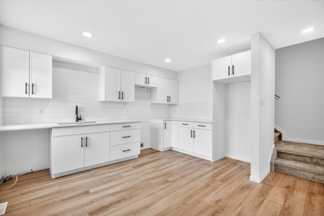 Photo - 12714-12772 72 St NW Unit MAIN 12716