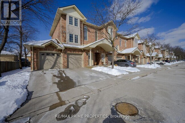 Photo - 4045 Upper Middle Rd