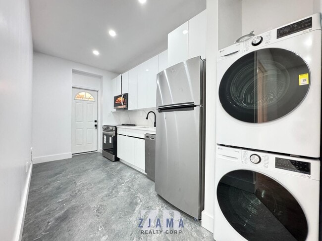 Building Photo - 854 4th Ave Unit 2 Rental