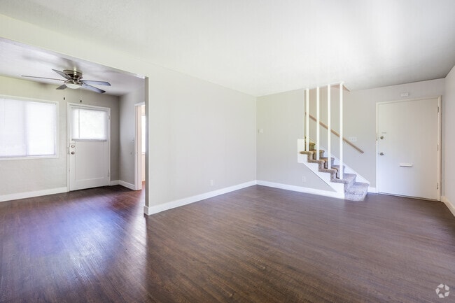 2Br, 2BA - 900SF Living room