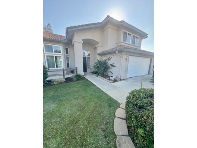 Building Photo - Solar! Pool! Two story. All bedrooms upstairs