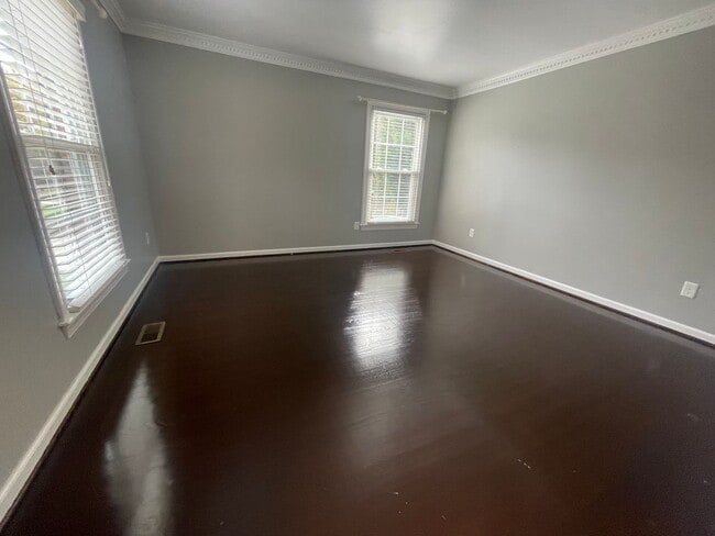 Photo - Spacious 4 Bedroom near Guilford College