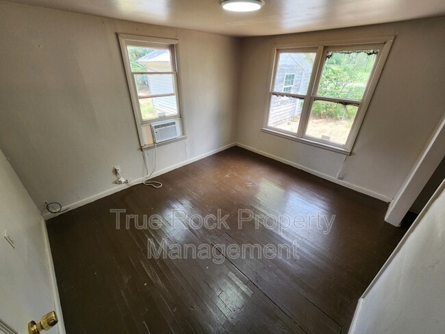 Photo - 102 W 7th