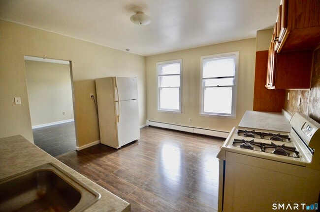2343 Barnum Ave Unit B