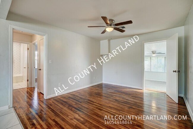 Photo - 2400 W Britton Rd