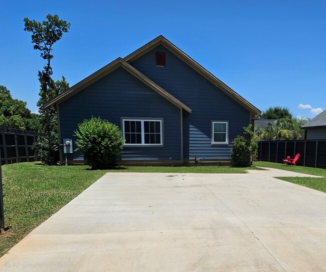 Photo - 300 Brighton St