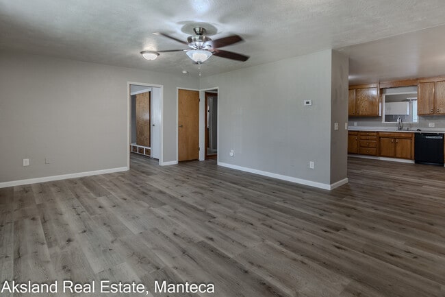 Photo - 3005 W Lathrop Rd Unit 1