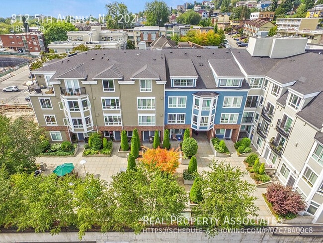 Building Photo - 812 5th Ave N