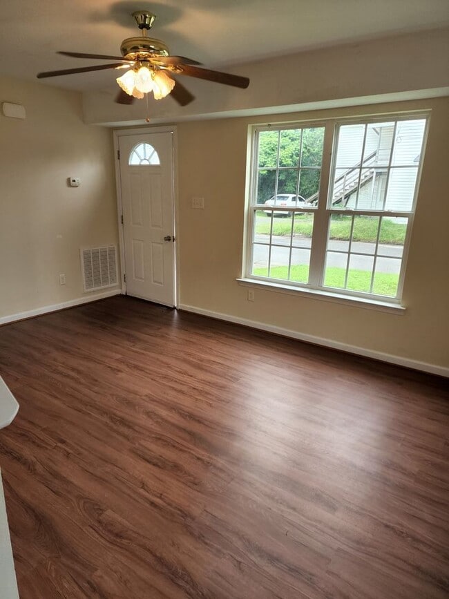 Photo - Spacious 2 Story home in Town - Apply Now ...