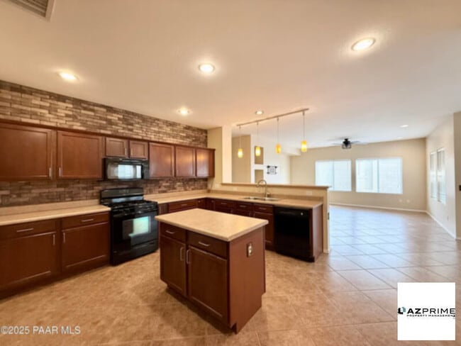 Building Photo - Awesome Home