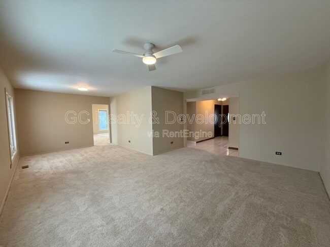 Photo - 810 W Lakeside Plaza