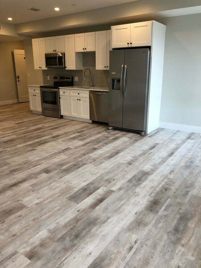 Building Photo - 1435 Tremont St Unit 404 Rental