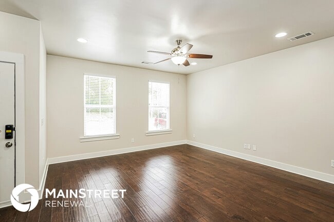 Photo - 1035 Saddlestone Dr