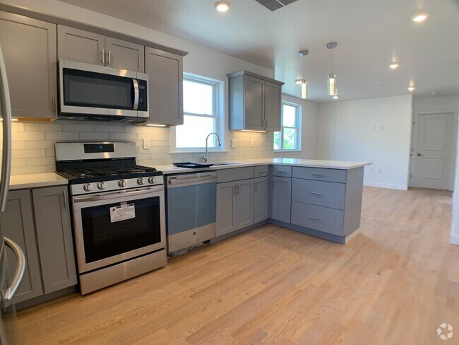 Building Photo - 6 Beech St Unit 2 Rental