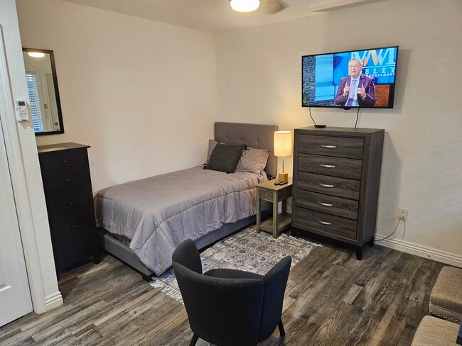 Building Photo - 209 N Huntington St Unit 3 Rental